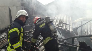 آتش سوزی انبار ضایعات و بسته بندی کارتن در نیشابور 