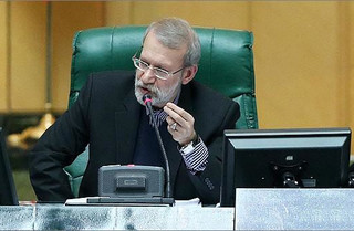 عصبانیت لاریجانی از آویزان کردن طومارهای مخالفت با FATF در مجلس