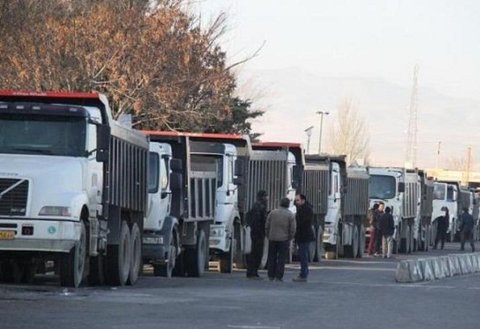 معطلی کامیون‌های ایران پشت مرزها/ مشکل صادرات چیست؟