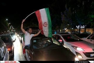 جشن خیابانی مردم مشهد به مناسبت پیروزی تیم ملی ایران