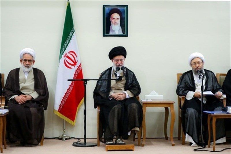 امام‌خامنه‌ای: دستگاه قضا با مختل‌کنندگان امنیت اقتصادی برخورد کند
