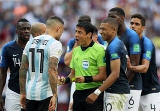 فغانی: قضاوت فینال جام جهانی ۲۰۱۸ دیگر برایم اهمیتی ندارد/ بازیکن آرژانتین آب پاشید، من هم به‌شوخی جوابش را دادم