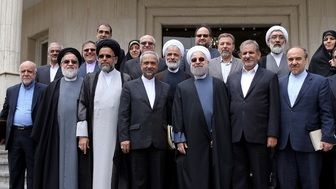 کابینه دولت تغییر می کند؟/ تصمیمی که روحانی باید بگیرد
