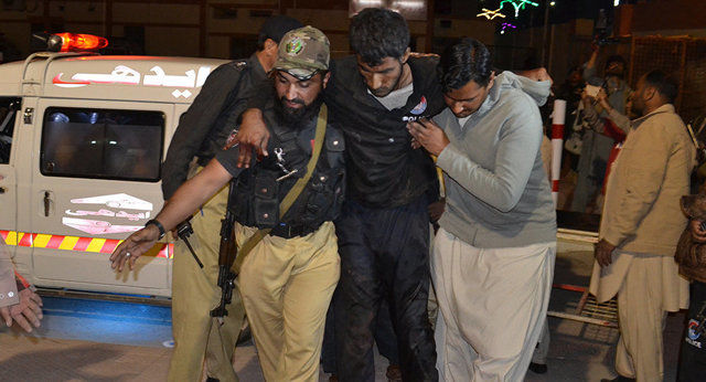 ۱۳ کشته در حمله انتحاری به یک کمپین انتخاباتی در پاکستان
