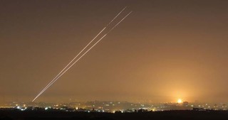 حمله هوایی دشمن صهیونیستی به غزه/ پاسخ قاطع مقاومت فلسطین