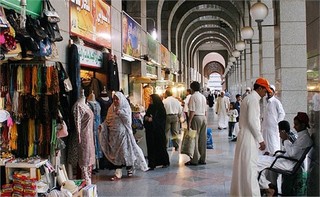 خرید سوغات از بازارهای عربستان ریختن آب در آسیاب دشمن است