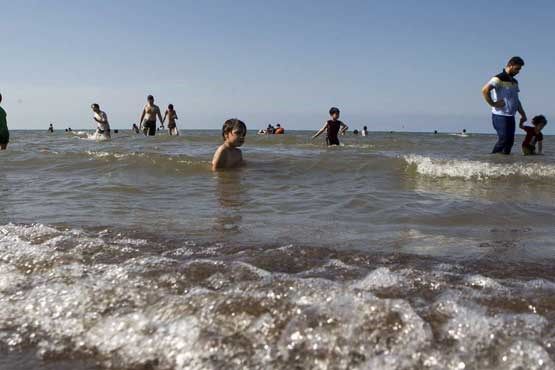 سواحل خزر در استان گیلان برای شنا مناسب نیست
