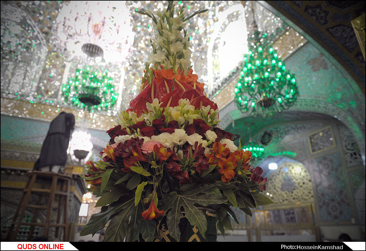  تعویض گل ضریح مطهر امام رضا علیه السلام/گزارش تصویری

