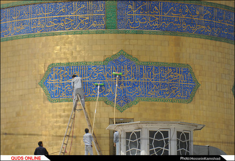 شستشوی گنبد منور رضوی در آستانه میلاد امام رضا(ع)/گزارش تصویری

