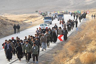 ۷۲ هزار زائر پیاده در شعاع ۱۰۰ کیلومتری مشهد در حرکتند