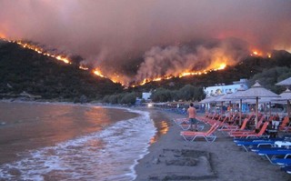 اعلام سه روز عزای عمومی در یونان+ تصاویر آتش‌سوزی