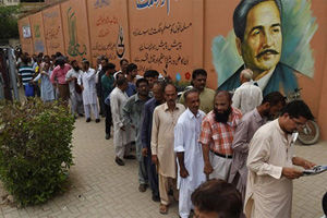 احتمال تاخیر در اعلام نتایج انتخابات پاکستان/ حزب «تحریک انصاف» تاکنون پیشتاز است
