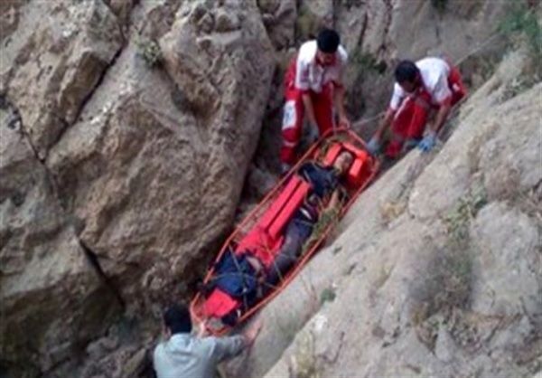 امدادرسانی هوایی به کوهنورد مصدوم درارتفاعات  تربت حیدریه