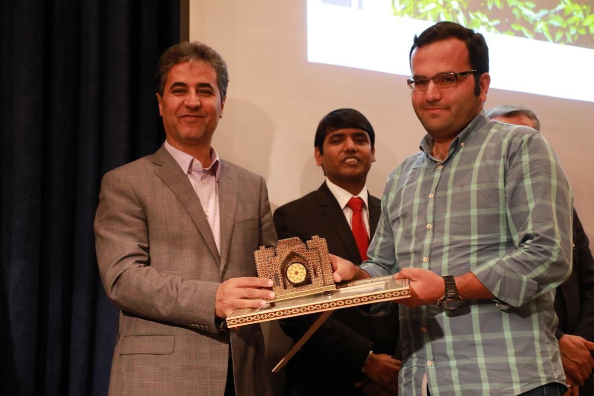 مقام نخست هنرمند نیشابوری در جشنواره بین المللی "شیراز امروز"