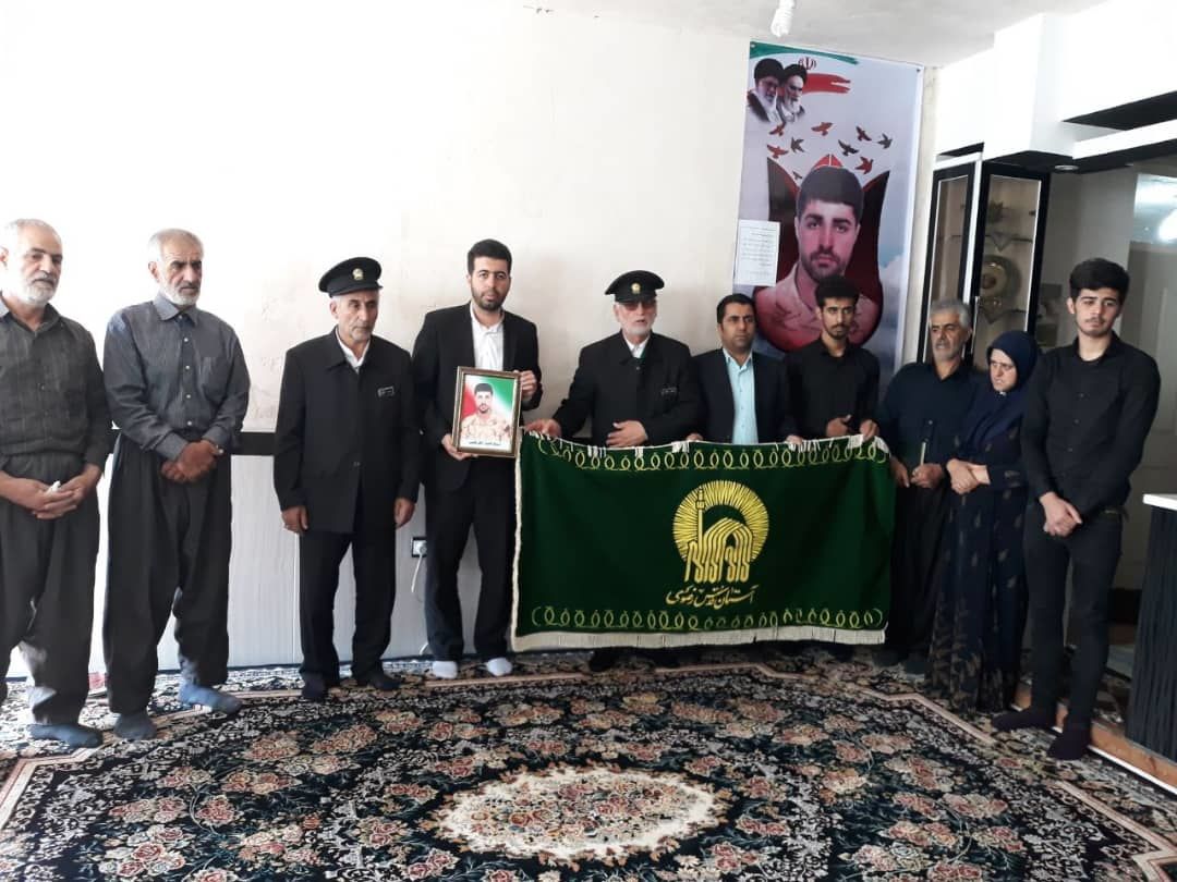 دیدار خادمان آستان قدس رضوی با خانواده شهدای مرزبان کردستان
