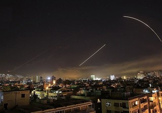 پدافند هوایی سوریه با اهداف متجاوز در غرب دمشق مقابله کرد 