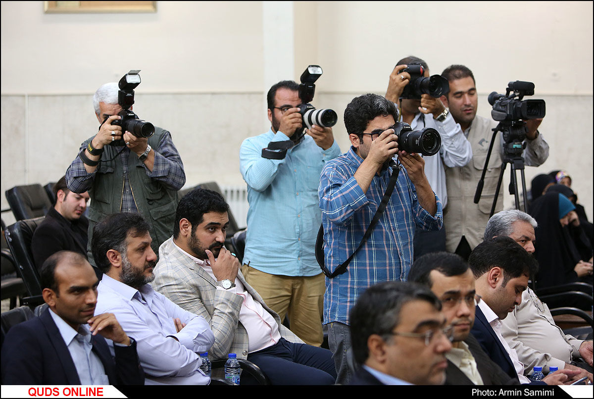 دیدار جمعی از اصحاب رسانه با آیت الله علم الهدی به مناسبت روز خبرنگار