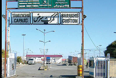 وزارت امورخارجه در حال پیگیری مشکلات کامیون های ترانزیتی/مانع تراشی ترکمنستان برای کامیون های ایرانی درگمرک سرخس