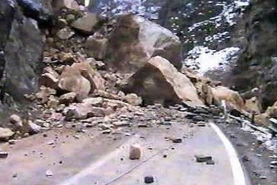 ریزش کوه در جاده کاشمر - کوهسرخ یک مجروح برجای گذاشت