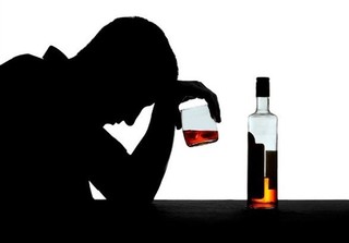مسمومیت ناشی از مصرف الکل مرد جوان را به کام مرگ فرو برد