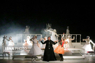 حواشی اجرای تئاتر "دریاچه قو " در مشهد/چه کسی برتئاتر نظارت میکند؟ +تصاویر