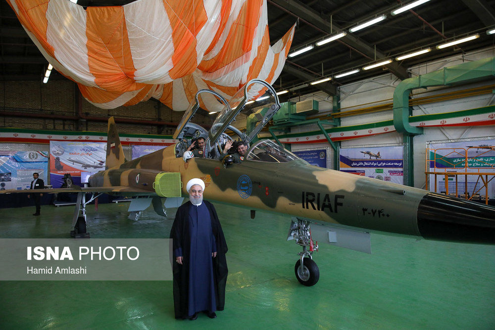 فیلم| خلبانی حسن روحانی بر روی جنگنده تمام ایرانی