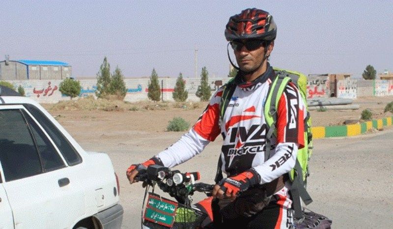 دوچرخه سوار ایرانگرد به تایباد رسید
