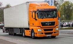 توقف ۱۰۰ کامیون‌ تاجیک پشت مرزهای ترکمنستان