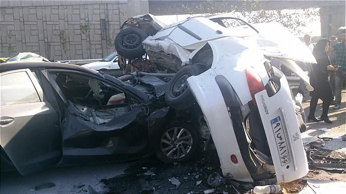 ۳ کشته و مصدوم بر اثر تصادف ۷ خودرو در اتوبان تهران-کرج

