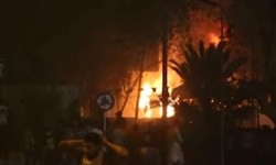 تشدید ناآرامی‌ در بصره؛ آتش زدن ساختمان استانداری و اعلام حکومت‌نظامی +عکس

