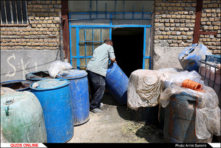 کشف کارگاه مشکوک به تولید مشروبات الکلی در حاشیه شهر مشهد / گزارش تصویری
