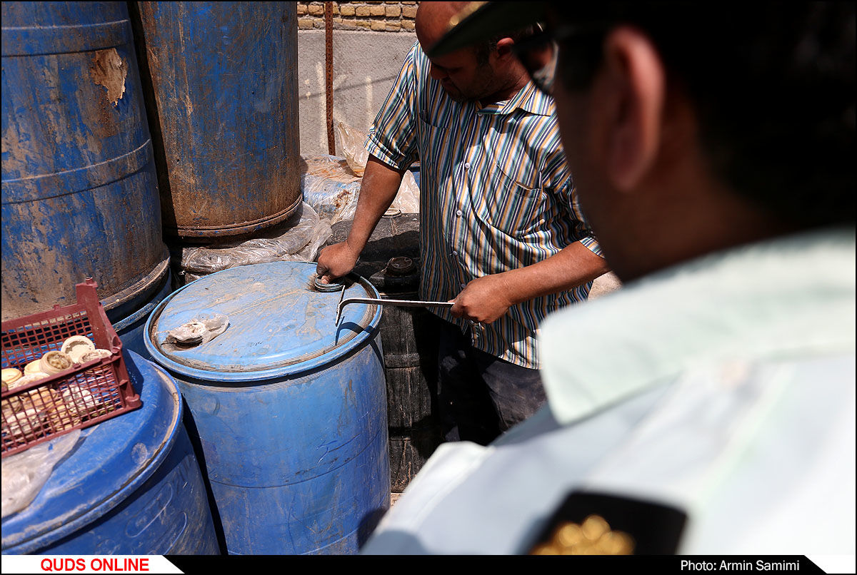 کشف کارگاه مشکوک به تولید مشروبات الکلی در حاشیه شهر مشهد