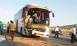 یک کشته و ۱۹ مصدوم در تصادف تریلی و اتوبوس در محور سمنان-دامغان

