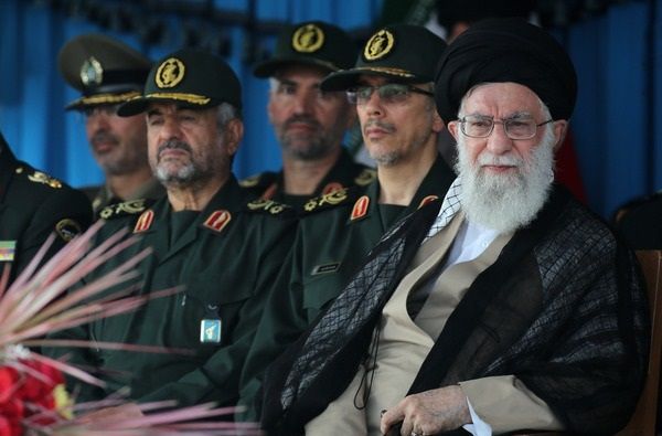 جمهوری اسلامی اکنون از نهالی کوچک به درختی برومند تبدیل شده است/ ملت ایران از اخم آمریکا نهراسید و آنرا به شکست کشاند 