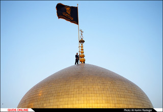 آیین تعویض پرچم گنبد منور حضرت رضا(ع)/گزارش تصویری