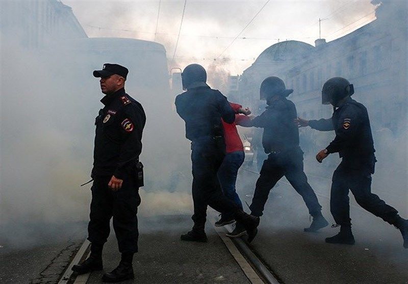اعتراضات خیابانی در سن‌پترزبورگ روسیه به خشونت کشیده شد