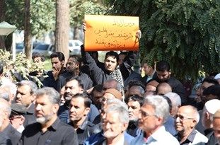 تجمع اعتراضی نیشابوری‌ها به هتک حرمت به عزاداران سیدالشهدا(ع) توسط یک عضو شورای شهر