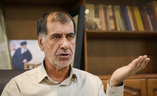 دعای ویژه باهنر برای محمود احمدی نژاد / نمی‌توانیم رئیس جمهور از خارج وارد کنیم