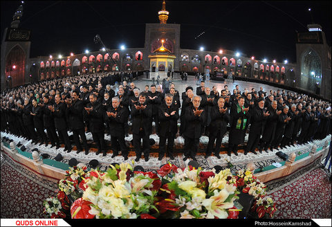 مراسم سنتی خطبه خوانی شب عاشورای حسینی در حرم مطهر رضوی برگزار شد/گزارش تصویری