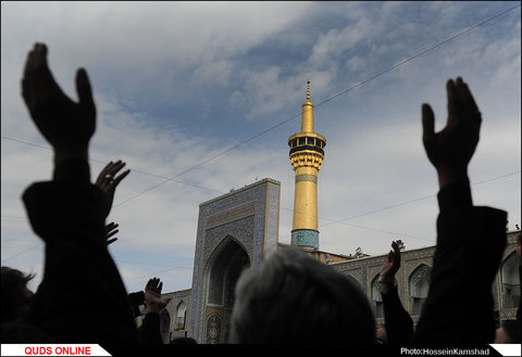عزاداری روز عاشورا در حرم امام رضا(ع)/گزارش تصویری