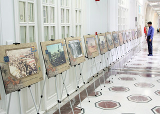 گشایش نمایشگاه یادگار دوران دفاع مقدس در کتابخانه مرکزی آستان قدس
