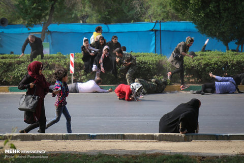 تصاویر حمله تروریستی به مراسم بزرگداشت هفته دفاع مقدس در اهواز
