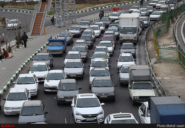 ترافیک در جاده های ورودی مشهد سنگین است