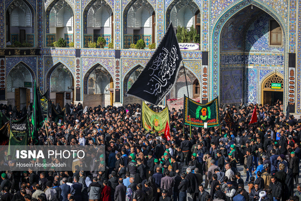 برافراشتن پرچم عزای حسینی با موقوفات رضوی
