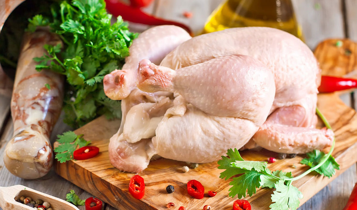 نرخ مرغ نسبت به اواخر هفته گذشته ۳۰۰ تومان کاهش یافت