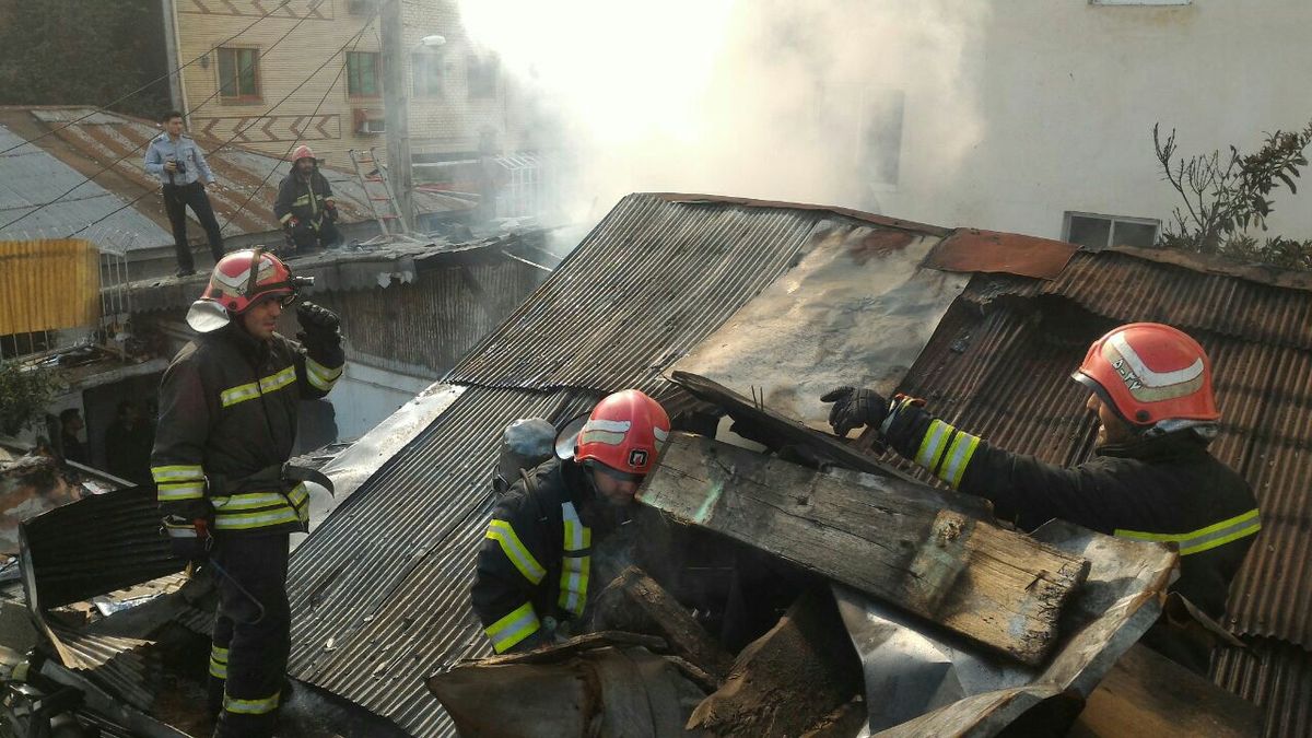 اعزام ۳۳ آتش‌نشان درپی آتش‌سوزی خانه ویلایی در "نقره دشت"