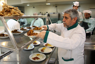 بهره مندی بیش از ۶۶ هزار زائر غیرایرانی از غذای متبرک رضوی