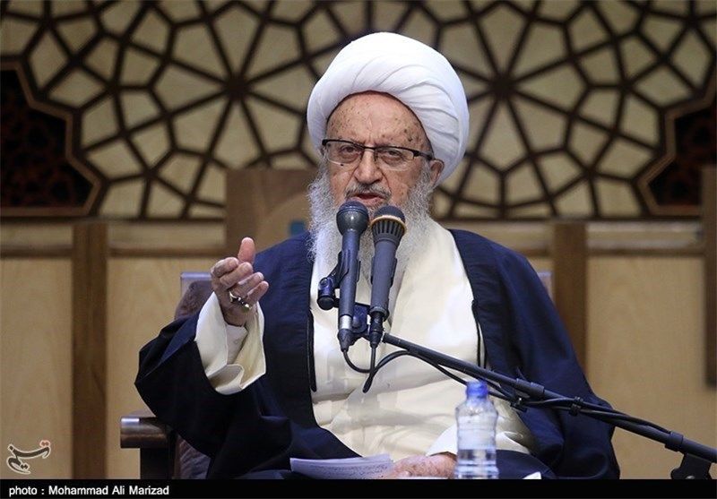 آیت‌الله مکارم شیرازی: "گرانی" در کشور کمر مردم را شکسته است 