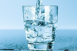 چه نوع آب‌هایی برای نوشیدن مناسب‌تر است