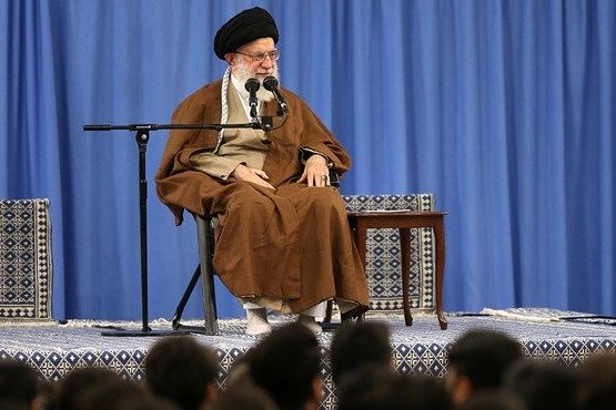 رهبر معظم انقلاب: برنامه دشمن، تصویرسازی غلط و ناامیدکننده از شرایط ایران است/ از نظرات نخبگان در بخش‌های مختلف استفاده شود
